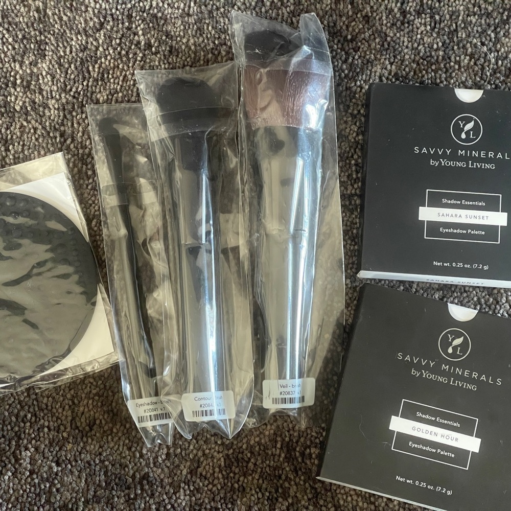 Savvy Minerals Eyeshadow Palettes and Brushes